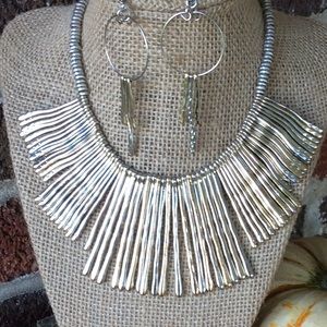 NWOT Erica Lyons Gorgeous Necklace & Earring Set.